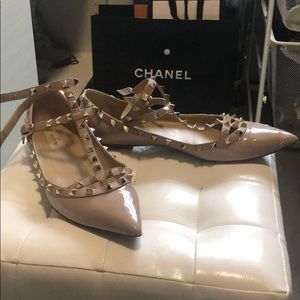 Valentino tan rockstud patent leather flats